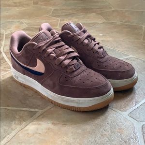 Nike Air Force 1 - Like New!